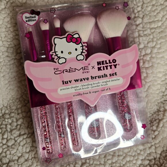 Hello Kitty x Creme Shop Luv Wave Makeup Brush Set Limited Edition - Picture 2 of 4